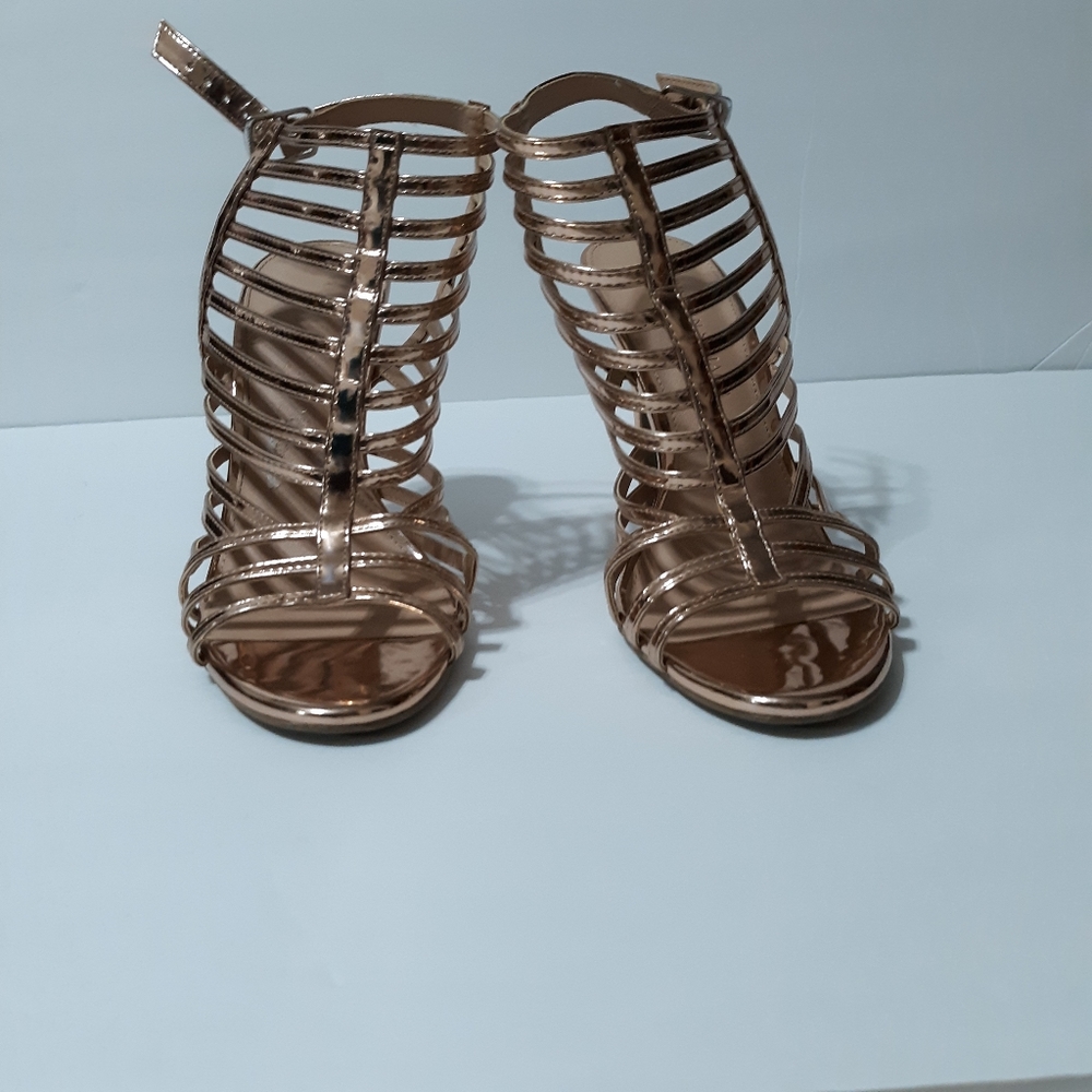 CHRISTIAN SIRIANO Rose gold gladiator heel Size 7